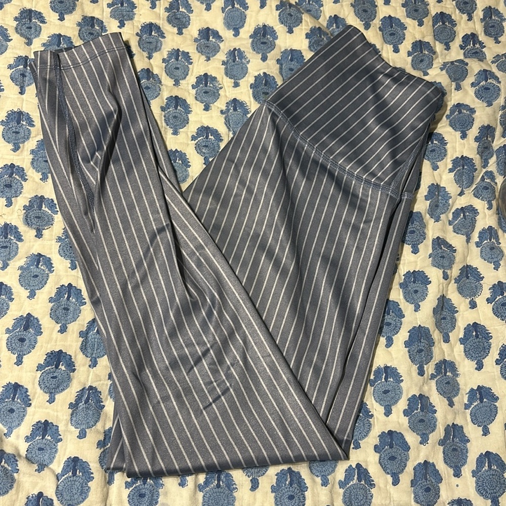 Beyond Yoga Lux Blue Striped High Waisted Midi Leggings sz M